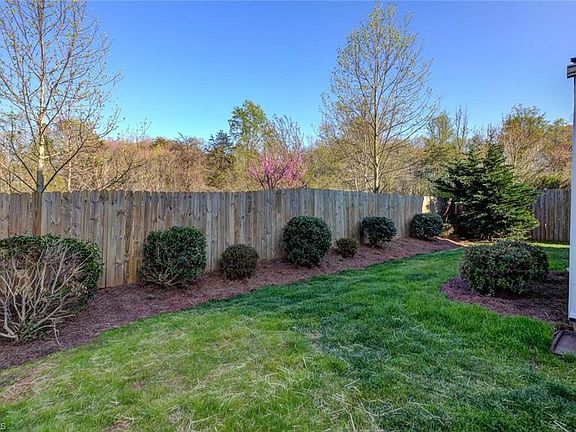 5th image of 144 Drewsbury Dr