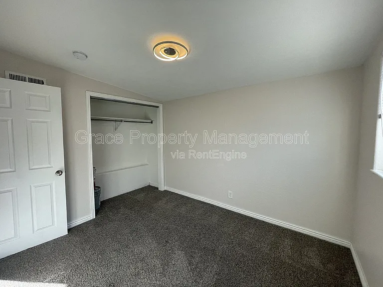 2127 S Acoma St — Photo 7