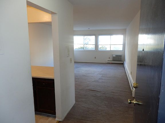 2nd image of 6 Putnam Ave APT B7