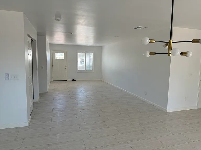 2062 E Orange St — Photo 4