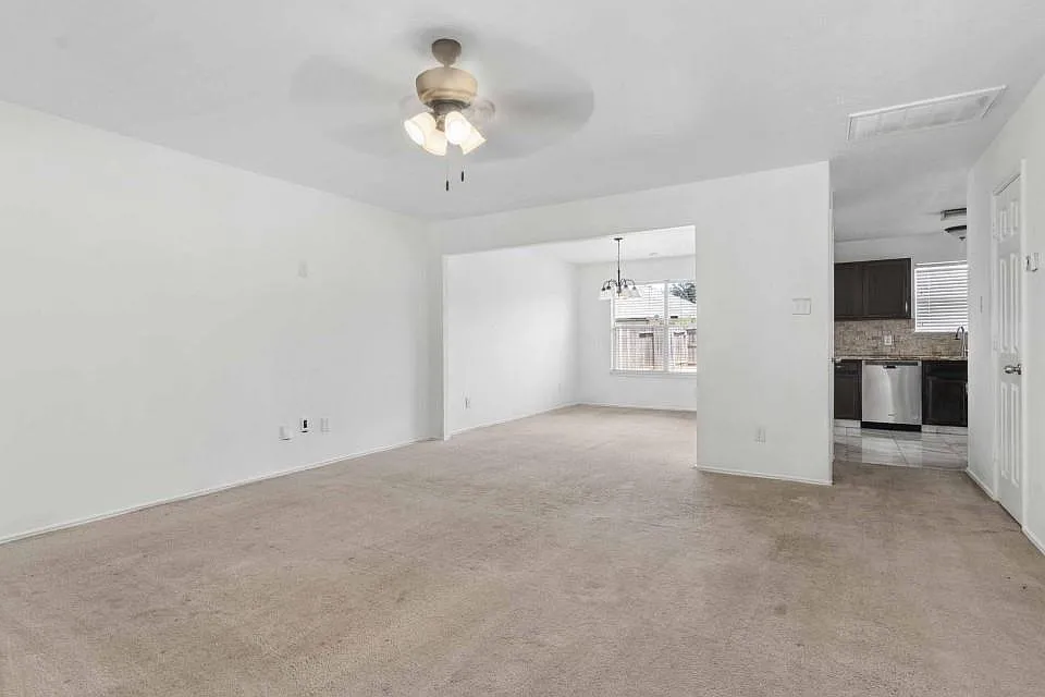 3 bed, 2.5 bath, 2081 sqft, $2,200 — Photo 3