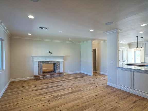 2nd image of 3827 E Monterosa St