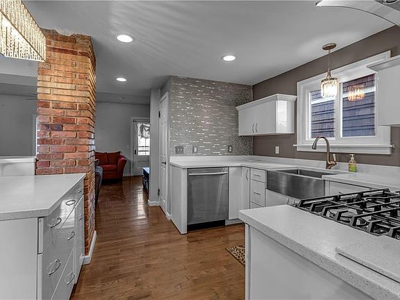 4th image of 116 Lasalle Ave