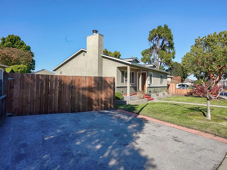 1621 Huron Ave — Photo 5