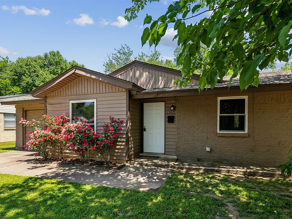 1st image of 1202 Johns Dr