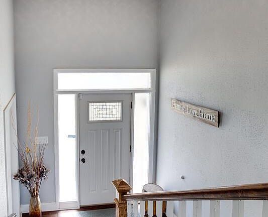 4th image of 9432 Victoria Dr