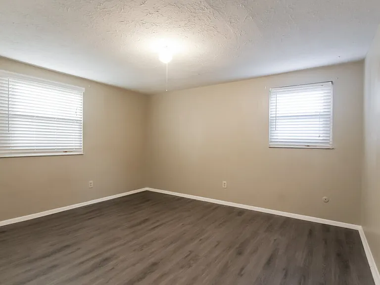 8931 Squire Ct — Photo 11
