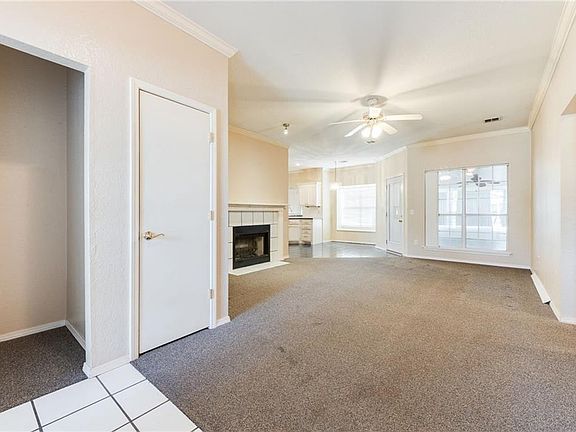 3rd image of 1114 S Douglas Dr