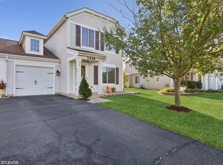 2448 Roxbury Ln, Montgomery, IL 60538