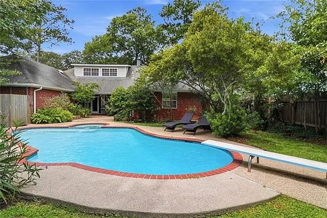 219 Nottoway Dr — Photo 15