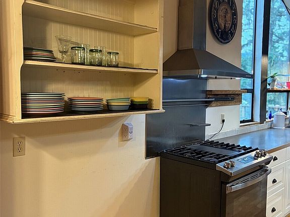 4th image of 1193 Rosario Road