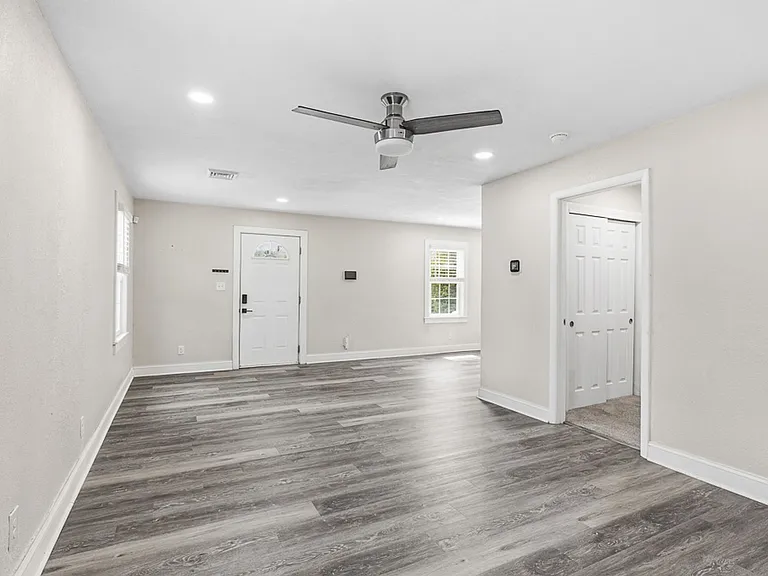 408 E Little Creek Rd — Photo 6