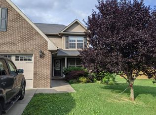 123 Victory Lake Dr, Vine Grove, KY 40175