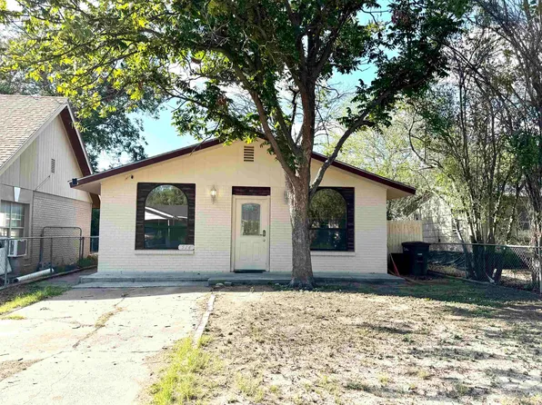 514 E Chapoy St, Del Rio, TX 78840