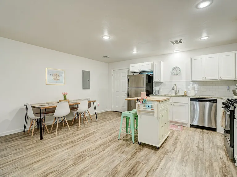 1520 N Market Ave — Photo 10
