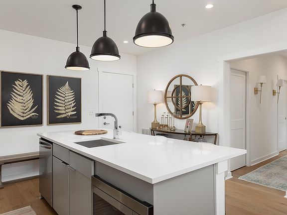 5th image of 411 Fairpoint St #208