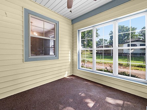 5th image of 302 Craddock Ave
