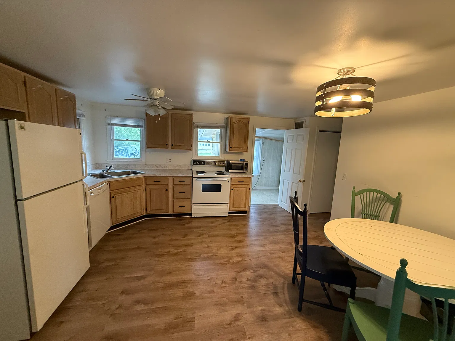 2 bed, 850 sqft, $1,750 — Photo 2