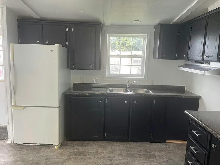 2713 Everett Dr — Photo 9
