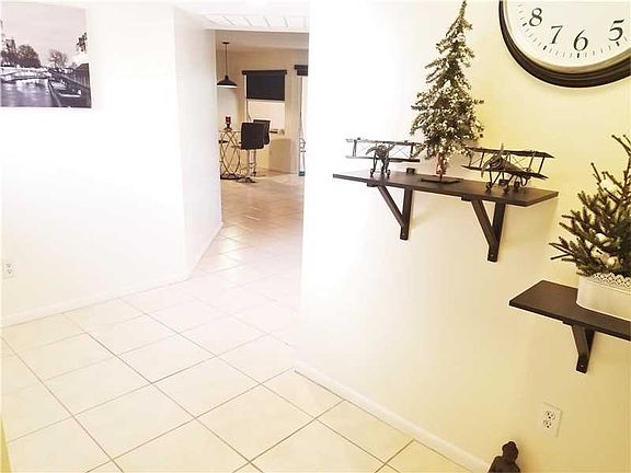 4th image of 2642 SE 19th Ct #202-D