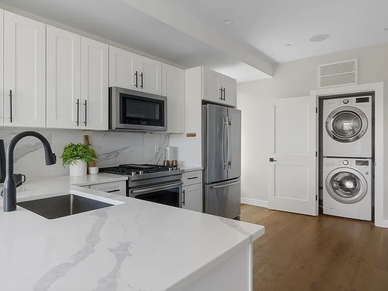 17 Chestnut Ave #3A — Photo 9