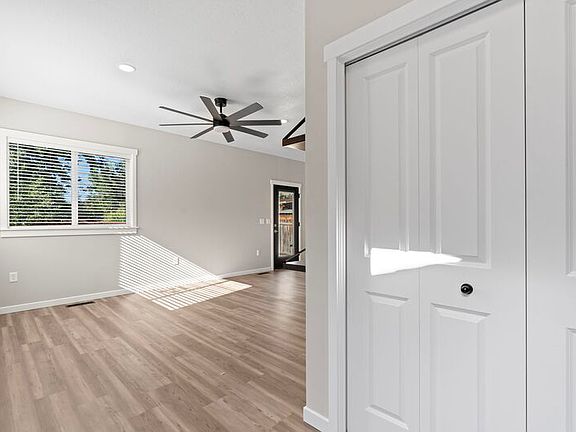 5th image of 3716 W Custer Dr