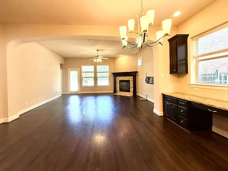 6704 Castillo St — Photo 16
