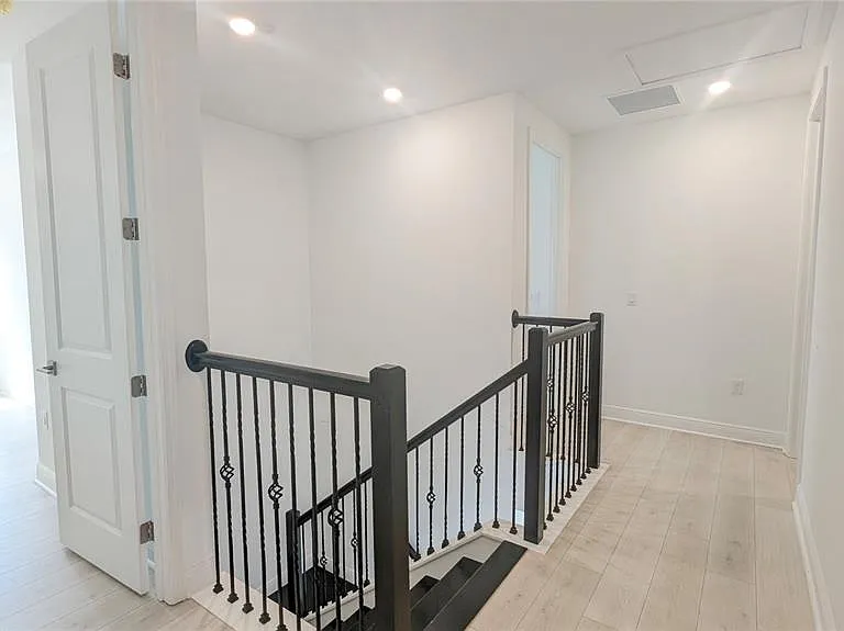 15614 Vetta Dr — Photo 16