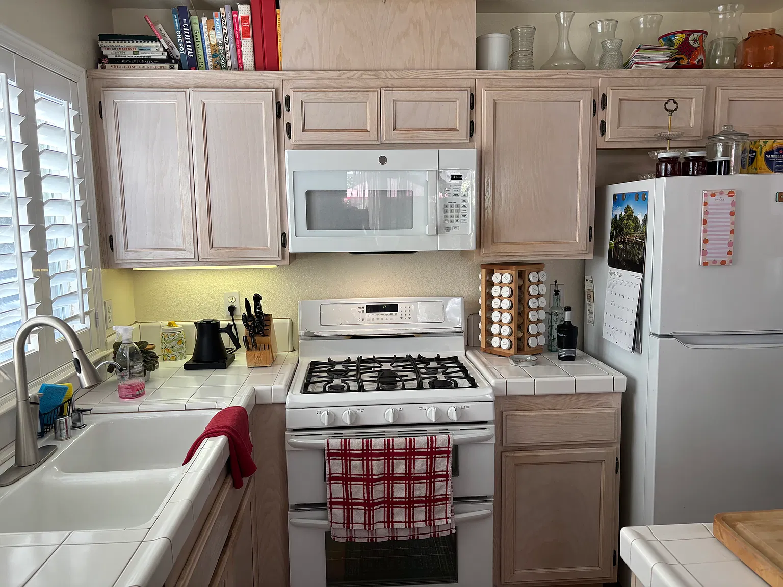 3 bed, 2.5 bath, 1687 sqft, $3,200 — Photo 3