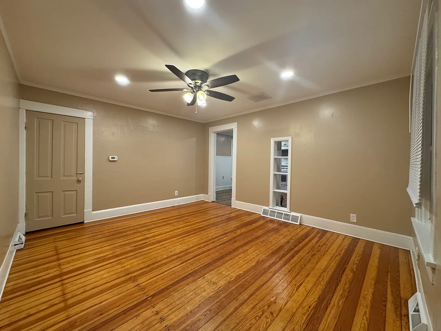 2 bed, 900 sqft, $1,100 — Photo 3