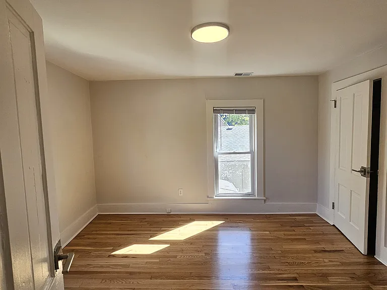 403 S 6th Ave — Photo 7