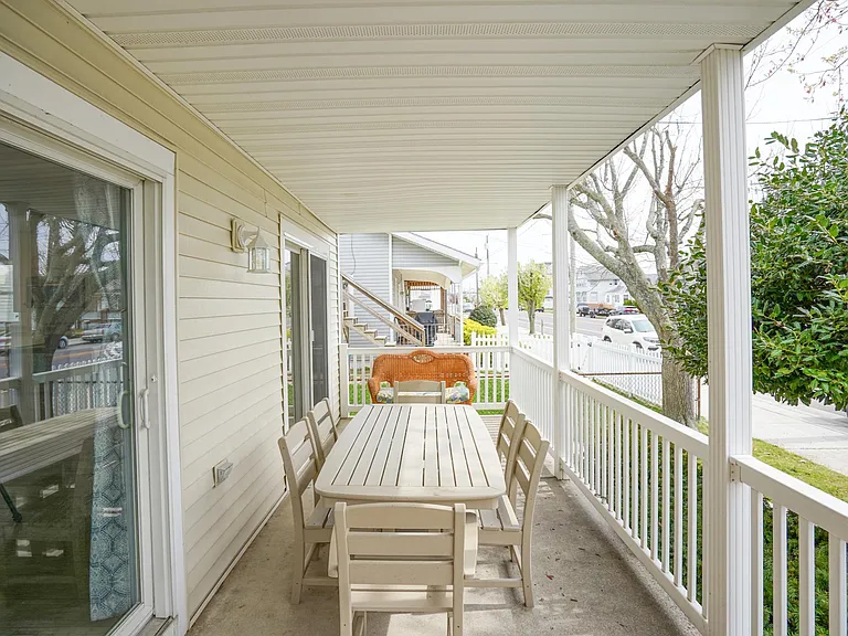 1248 Bay Ave — Photo 15