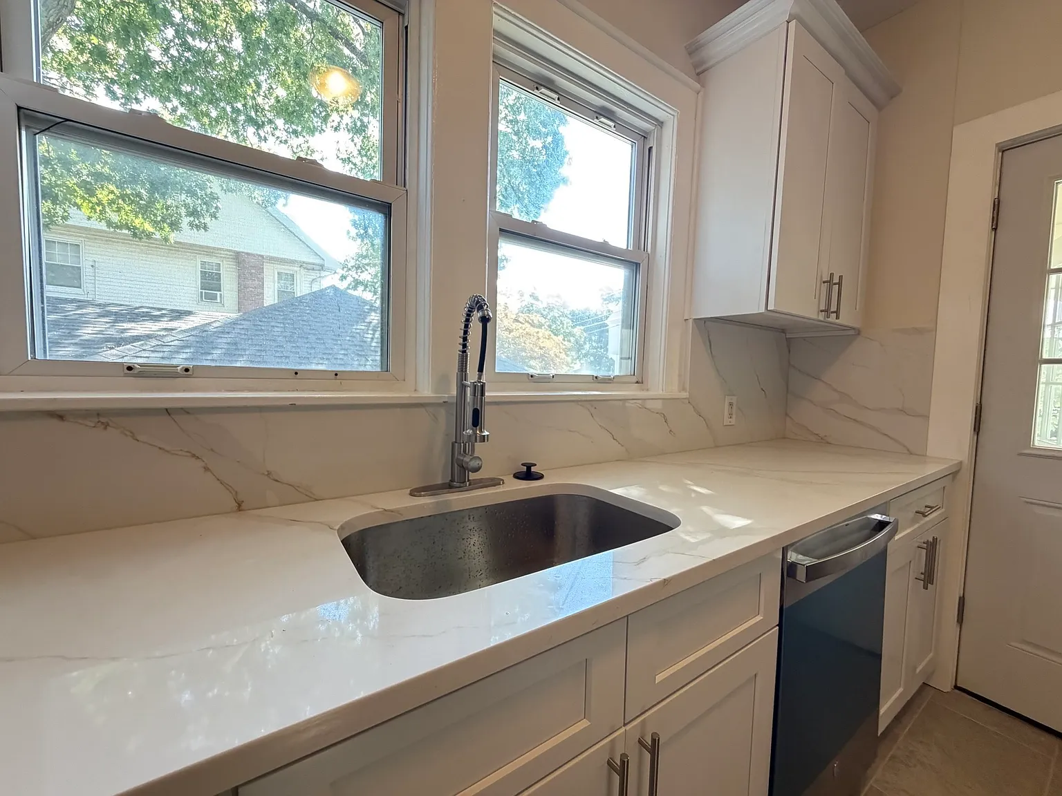 2 bed, 1.0 bath, 1200 sqft, $2,500 — Photo 3