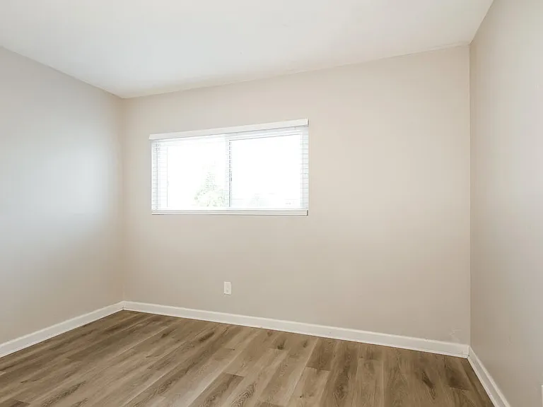 8737 W Bluefield Ave — Photo 13