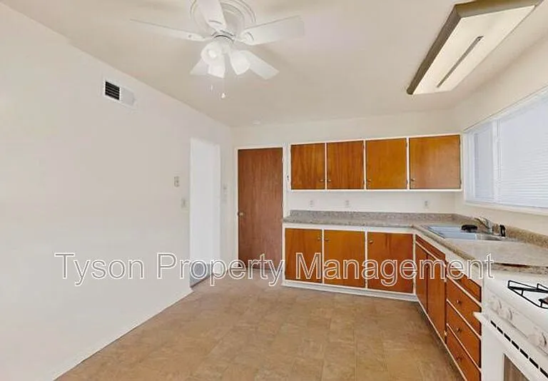 3503 Montclaire Dr NE — Photo 8