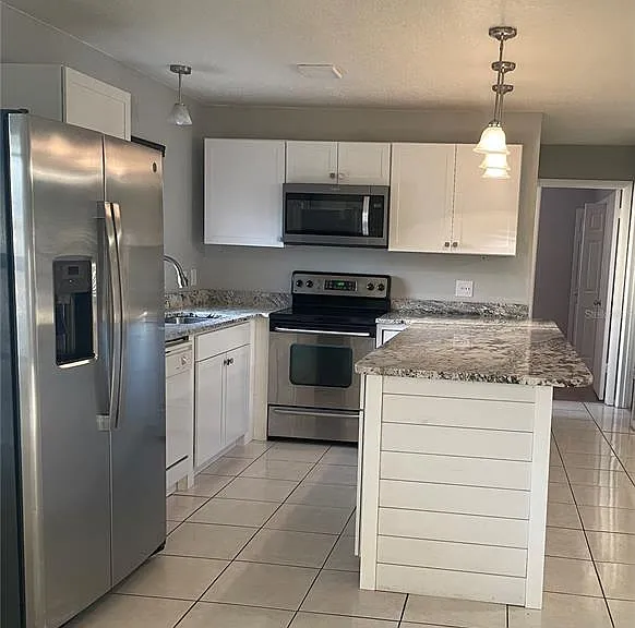 York Ct — Photo 3