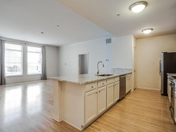 5th image of 2305 Worthington St #11
