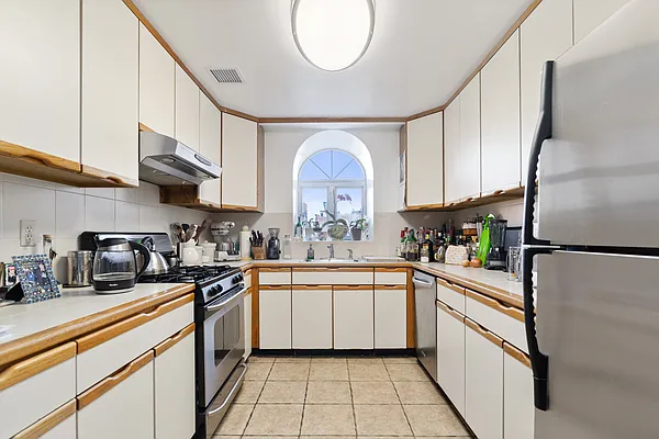 Rented by Brown Harris Stevens | media 14