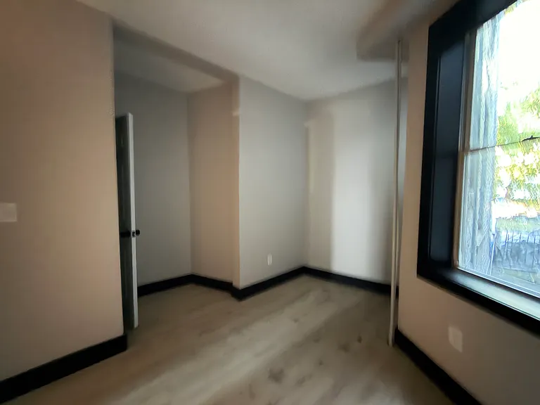91 E 25th St #6 — Photo 2