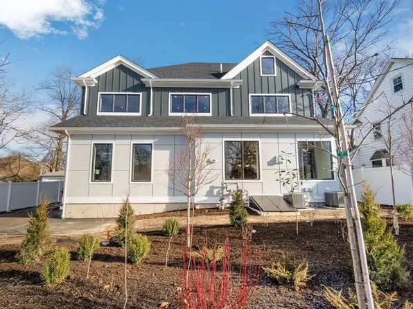 34 Brookside Ave #34, Newtonville, MA 02460