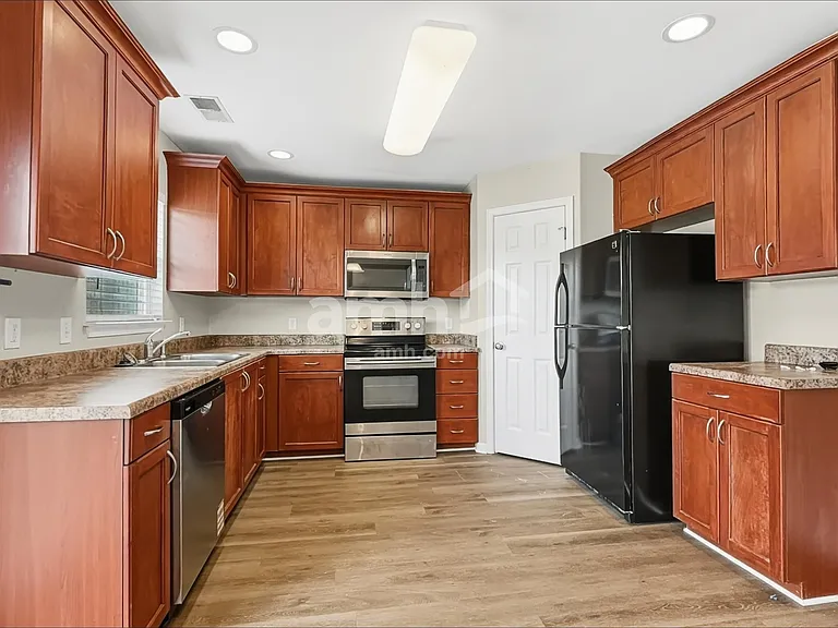 122 Spring Lakes Dr — Photo 3