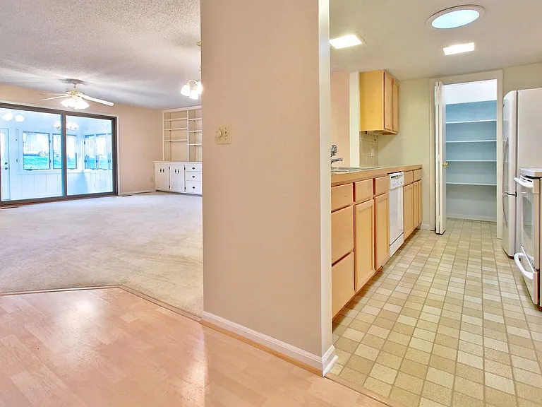 854 York Ave — Photo 3