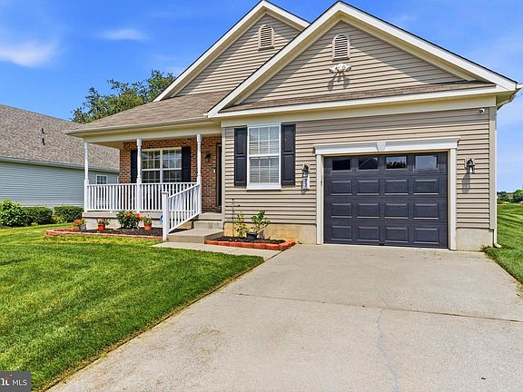 3rd image of 22 Bear Creek Dr