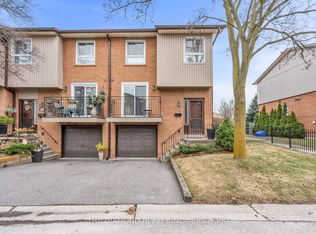 725 Vermouth Ave #16, Mississauga, ON L5A3X5