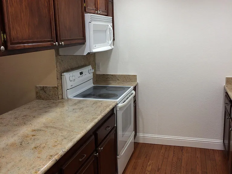 1226 Lodestone Dr — Photo 2