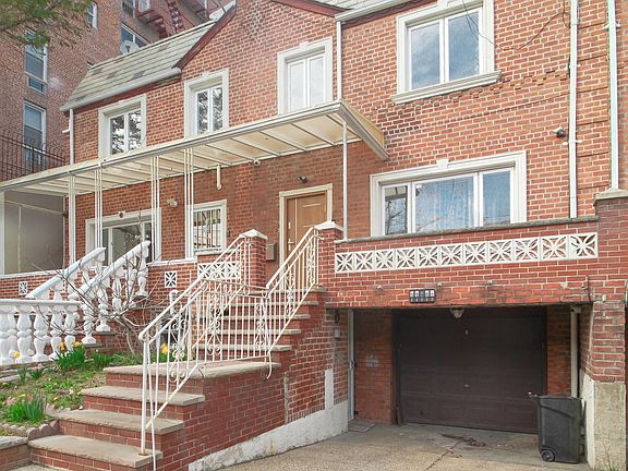 2nd image of 66-15 Clyde St #Townhouse