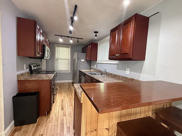 14 Green St — Photo 2