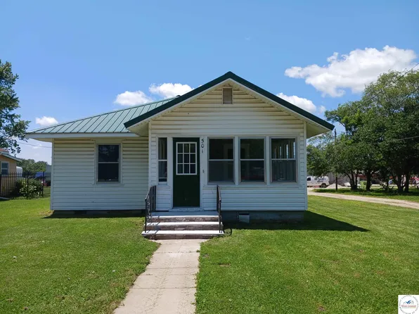 501 S Oak St, Versailles, MO 65084