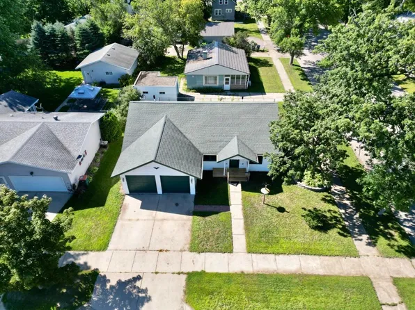 403 1st St SW, Wadena, MN 56482