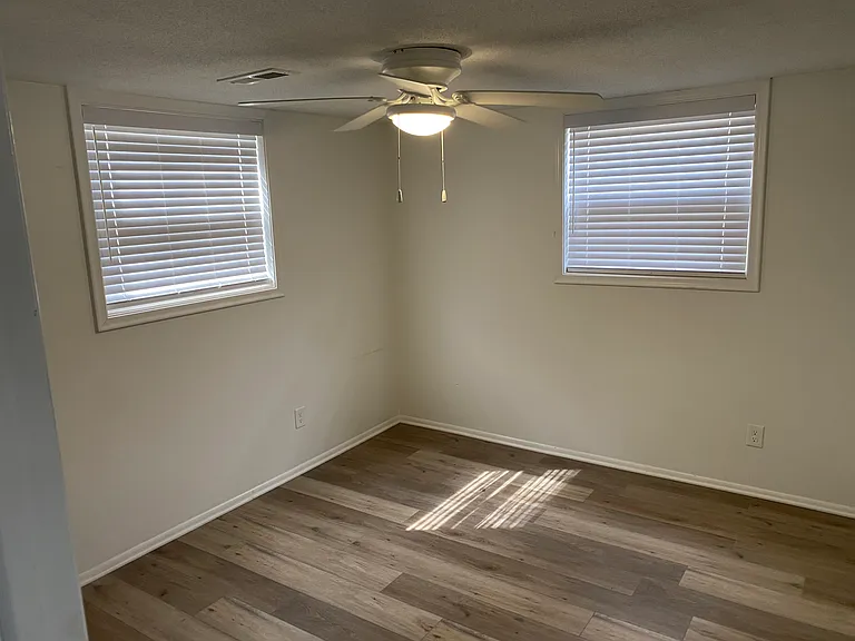 11407 Elm St — Photo 16
